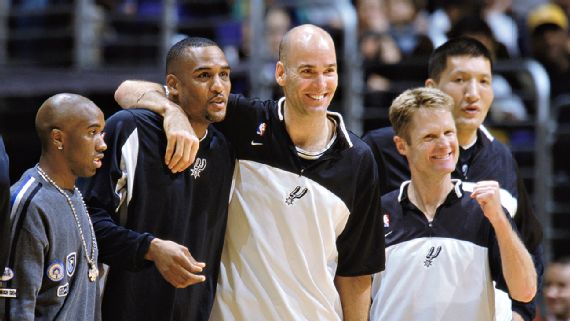 Ферри (в центре) в составе Сан-Антонио, фото Getty Images