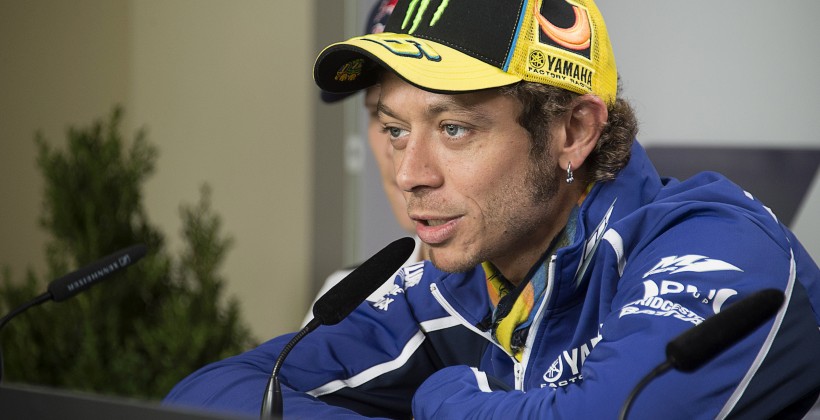 Росси: "Сожалею об инциденте с Маркесом" - MotoGP