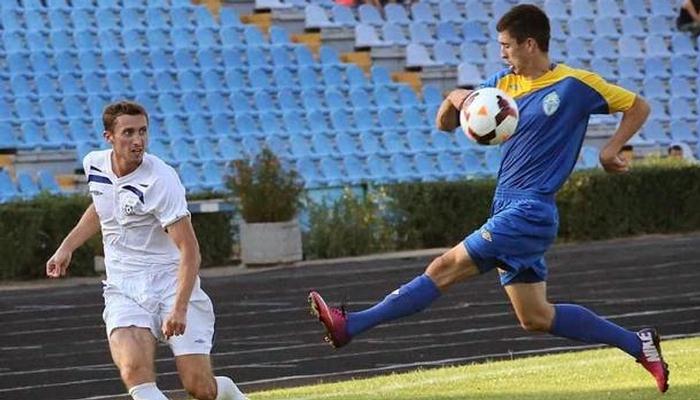 Волошинович (справа) йшов у Сталь, але опинився у Ниві, fc.ternopil.ua