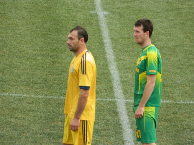 Ходуля (справа) против Фальковского, летом перебравшегося в Мир, фото fc-ap.com.ua
