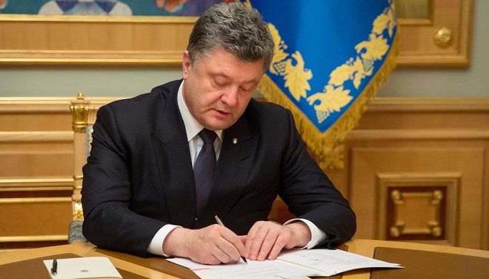 Порошенко подписал антикоррупционный закон в спорте - Чемпионат Украины