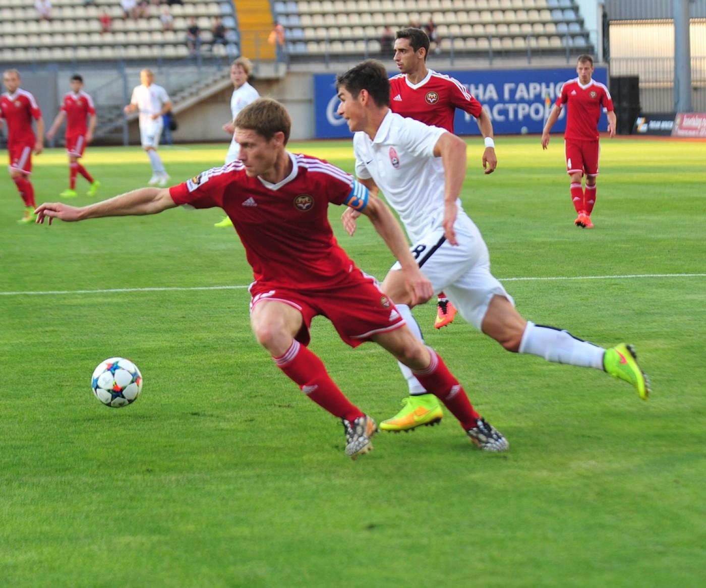 Лисицкий оставался самым опытным полевым игроком Металлурга, фото fcmetalurg.com 