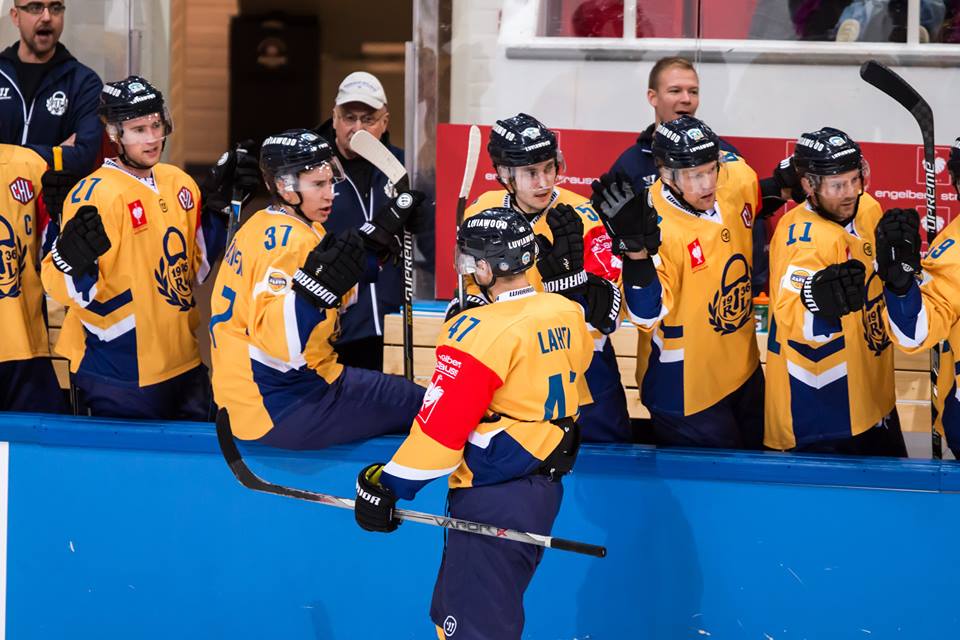 Игроки Лукко празднуют гол в ворота ТПС, фото CHL