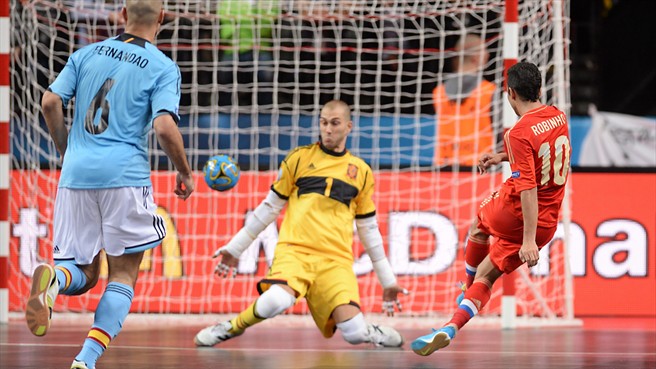 Решающий гол Робиньо в полуфинале Евро-2014, uefa.com