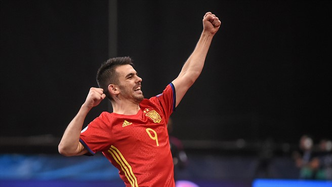 Лидером атак испанцев на этом Евро стал Алекс, на счету которого 5 голов, uefa.com
