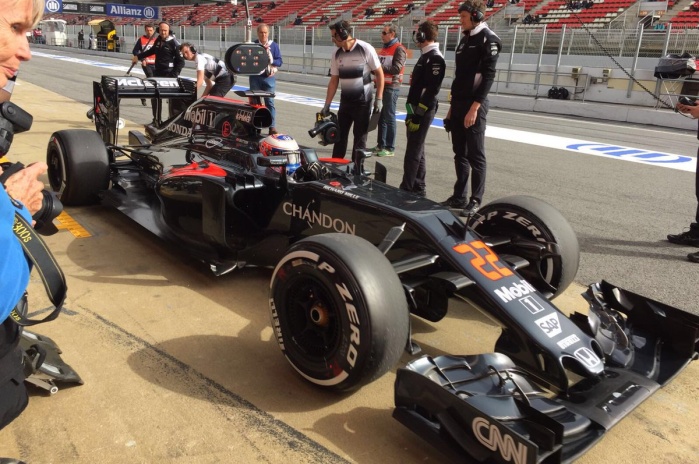 twitter.com/mclarenf1