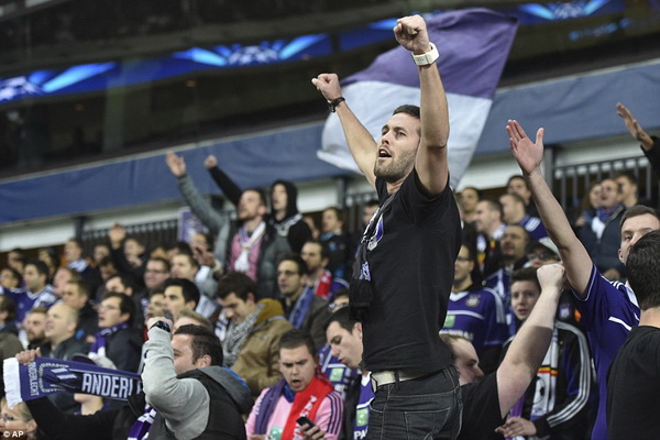 1414005925622_wps_11_Anderlecht_supporters_che