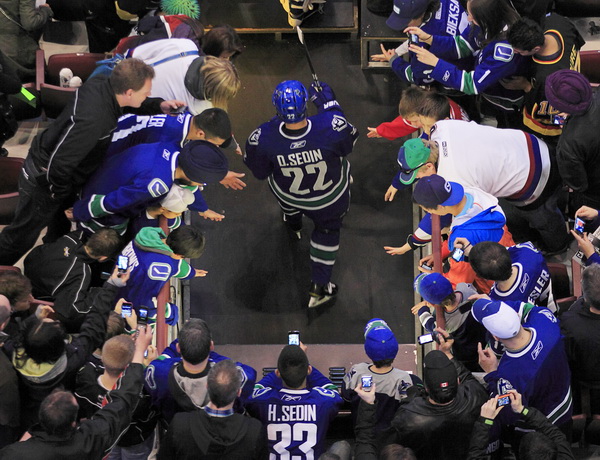Edmonton Oilers v Vancouver Canucks