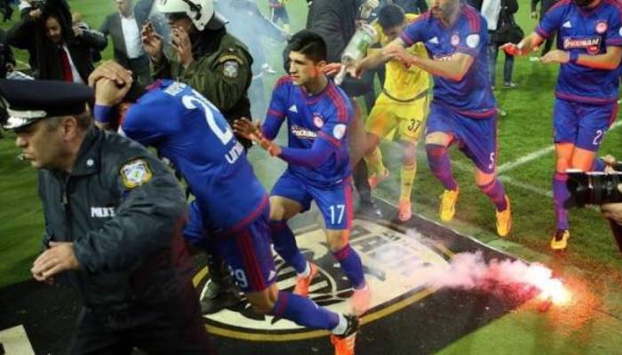 ФИФА и УЕФА призвали Грецию завершить розыгрыш Кубка страны - Футбол