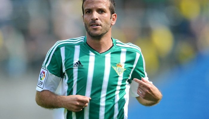 Globo: Сантос отказался от идеи приобретения ван дер Ваарта - Чемпионат Испании
