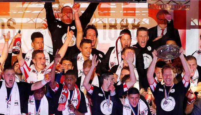 Спарта вернулась в элиту голландского футбола - Чемпионат Нидерландов