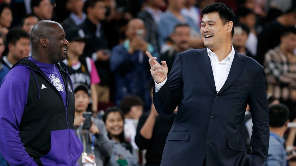 Шакил О'Нил и Яо Минь, фото Sporting News
