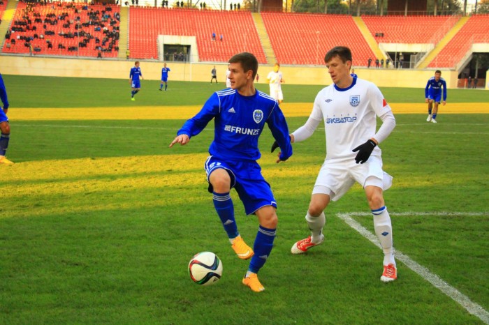 Гребенюк (слева) забивали николаевцам в первом круге, фото fc.sumy.ua