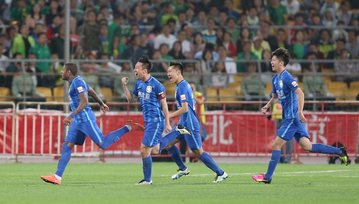 Радость Цзянсу Сунин, фото sports.sina.com.cn