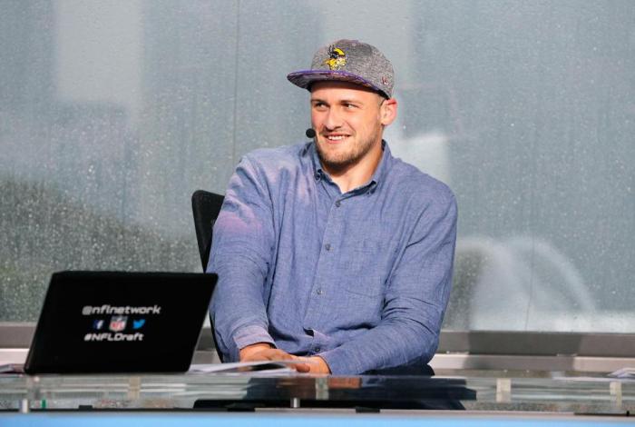 Борінгер в статусі гравця Вайкінгс у аналітичній студії НФЛ , espn.com