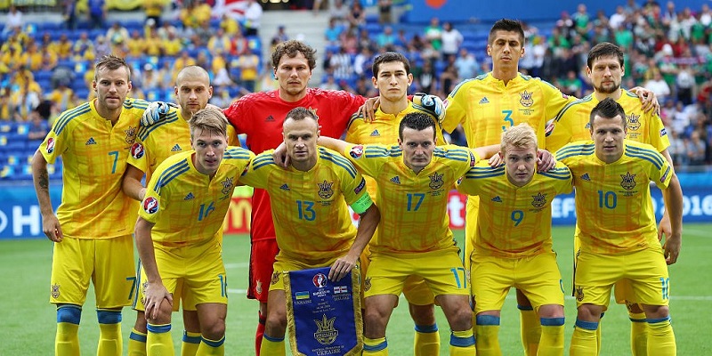 ФИФА наказала Украину за поведение болельщиков в матче против Сербии - Чемпионат мира-2018