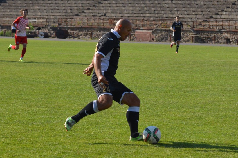 Иван Кривошеенко вел игру команды на правом фланге, фото facebook.com/fckoloskovalivka