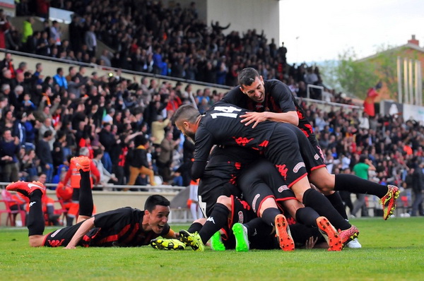 los-futbolistas-del-reus-celebran-un-tanto-anotado-en-camp-nou-municipal-de-reus--cfreusdeportiu