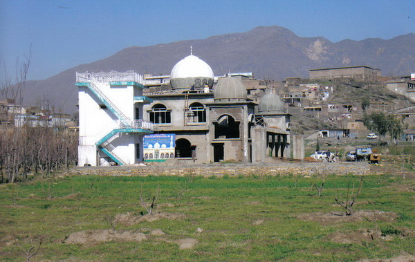 800px-Masjid_Bab_ul_Islam_en_construcción