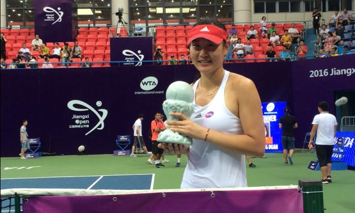 Йин-Йин Дуань с дебютным трофеем WTA, twitter.com