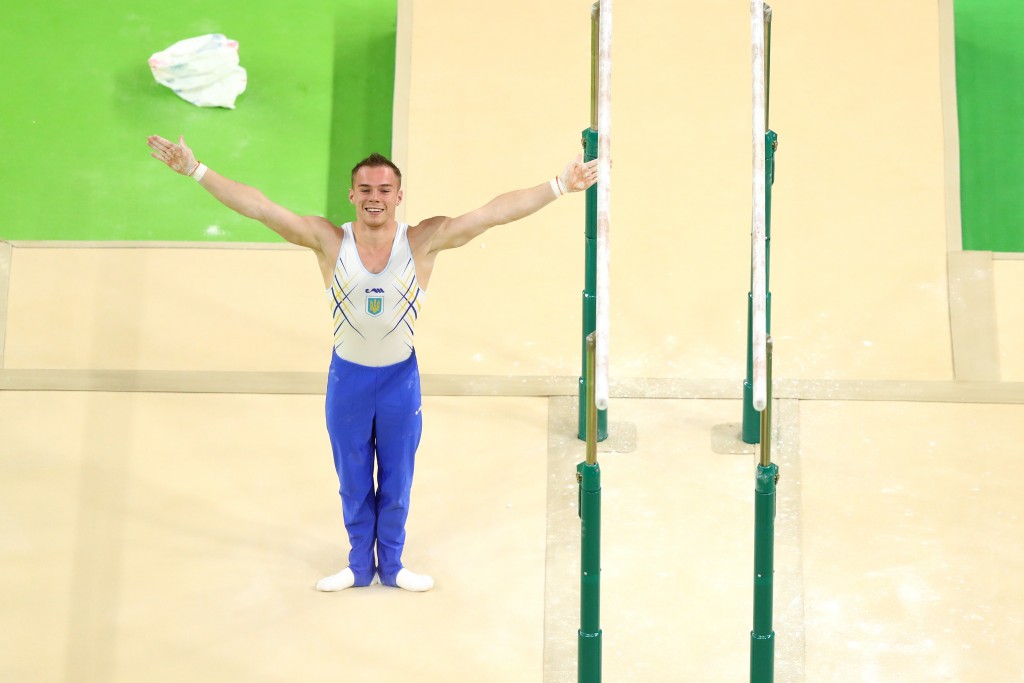 Верняєв після успішного приземлення в фіналі на брусах, Getty Images