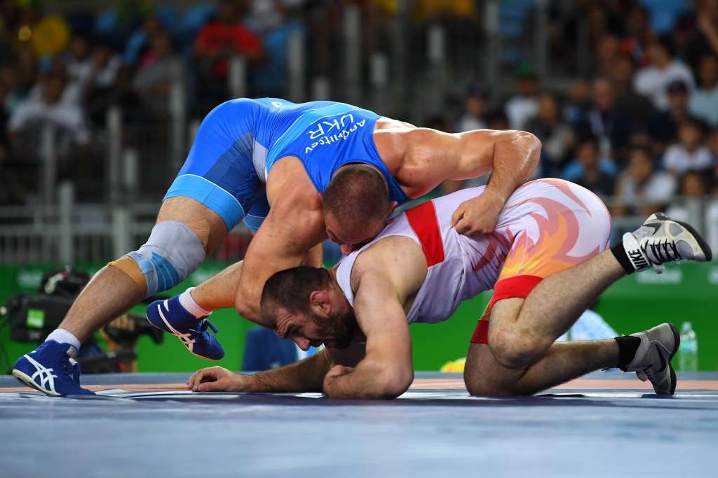 Валерий Андрейцев (в синем) не сумел выиграть даже бронзу, Getty Images