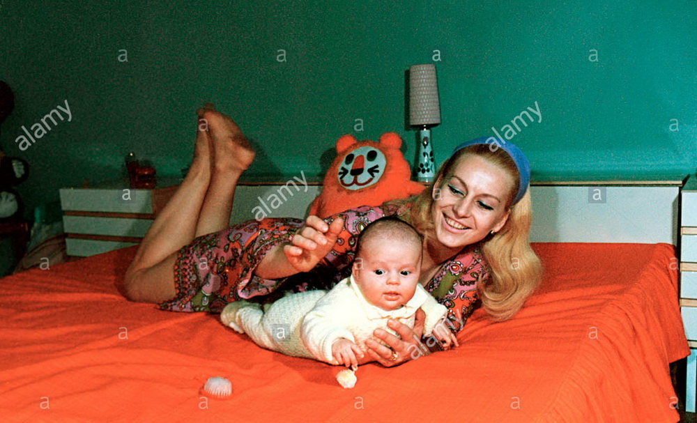czech-gymnastics-legend-vera-caslavska-with-her-daughter-radka-october-BX54BG