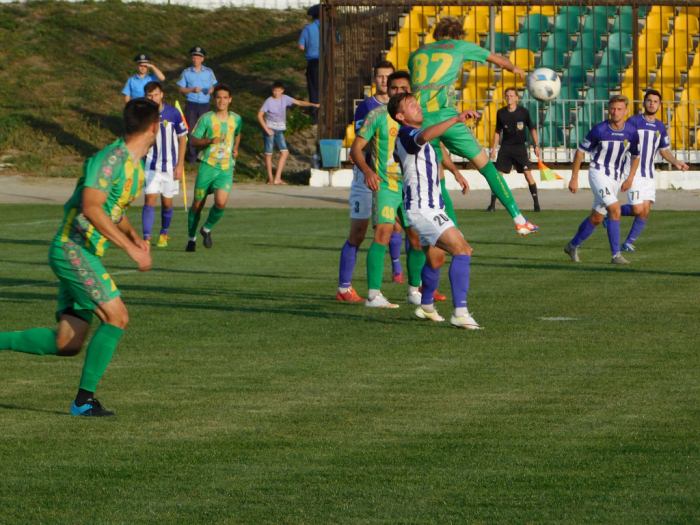 Герой матча Покотилюк штурмует ворота, fc-ap.com.ua