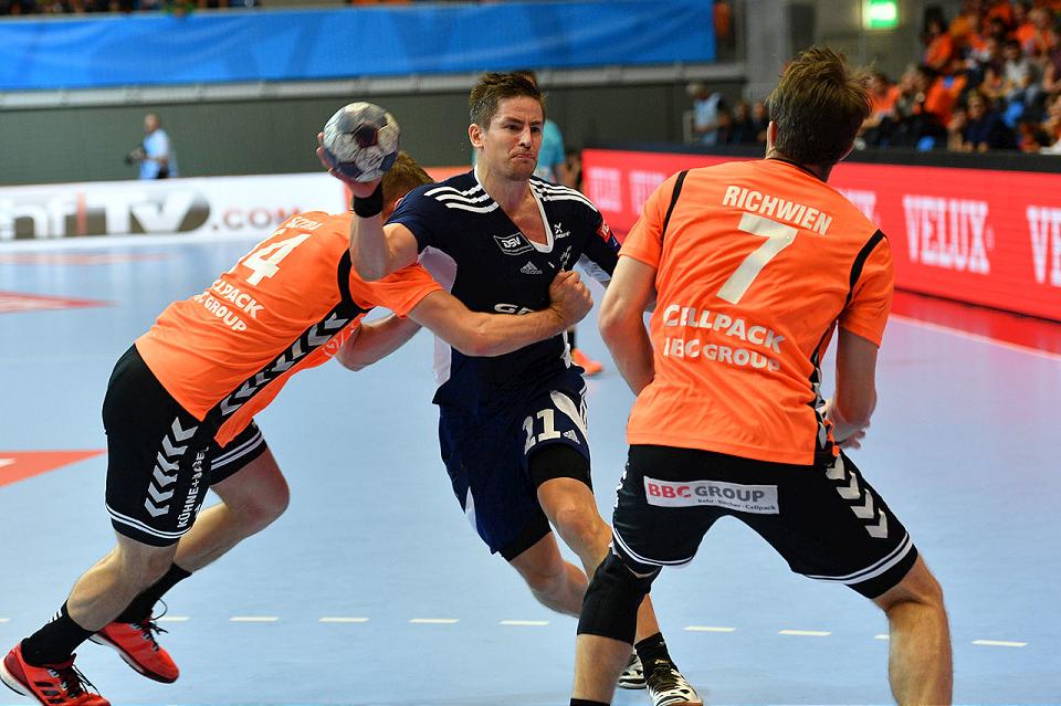 Кадеттен (в оранжевом) не оставил Силкеборг, ehfcl.com 