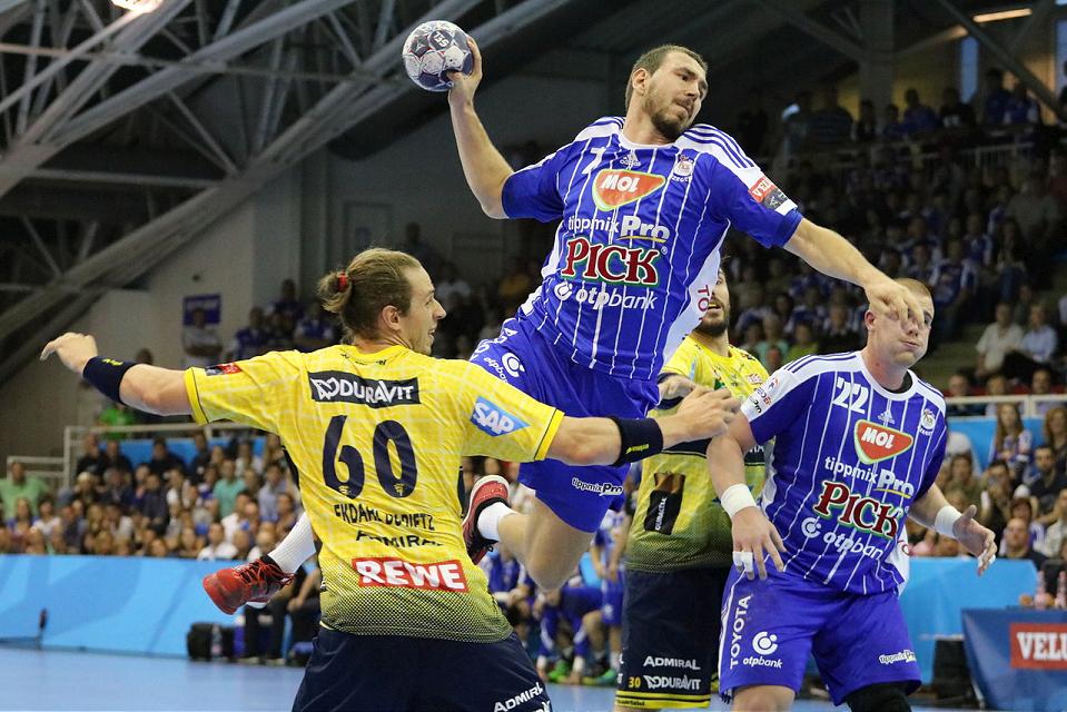 Пик Сегед в атаке в матче против Рейн-Некара, ehfcl.com