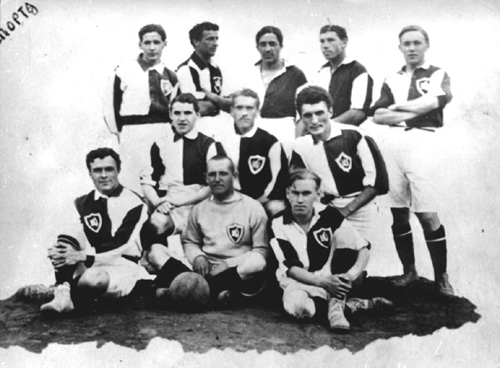 Шереметьевцы 1910-х годов: Яворский второй слева в 3-м ряду, Прокопов – 4-й, фото rusfootballteam.ucoz.ru