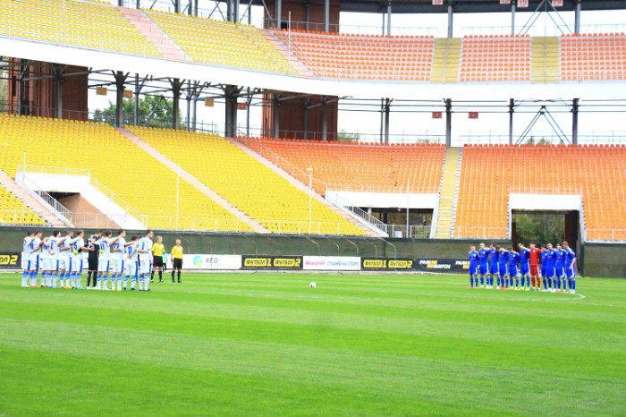 Перед матчем команды почтили память Артема Безродного, fc.sumy.ua