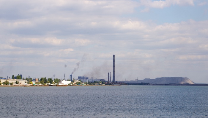 Маріупольські місцеві комбінати димлять не кожний день, але потужно, фото автора