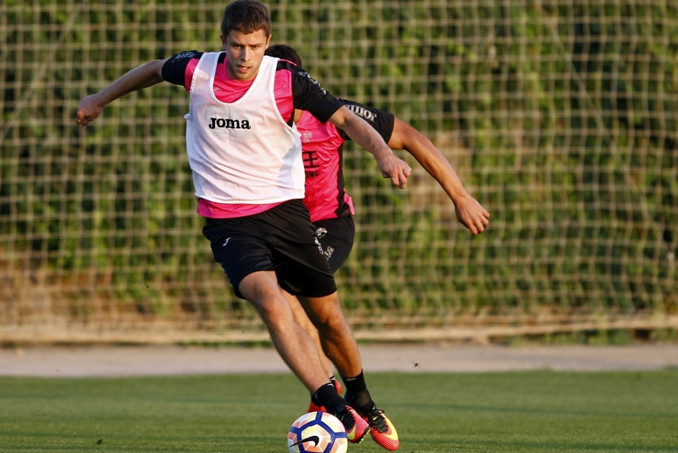 Артем Кравец на тренировке Гранады, granadacf.es