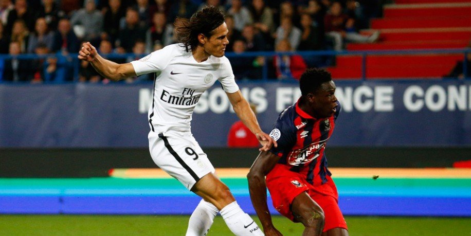 Эдинсон Кавани забивает очередной гол Кану, psg.fr