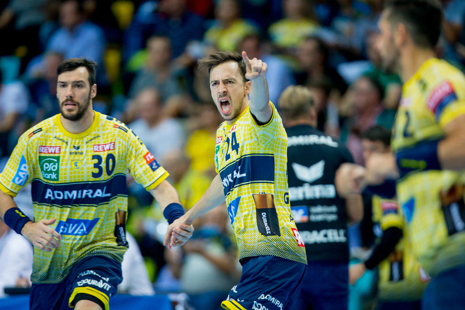 Игроки Рейн-Некара празднуют решающий гол в ворота Целе, ehf.eu