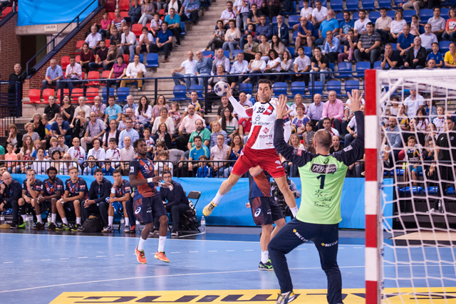 Натурхаус в атаке в матче против Монпелье, ehf.eu