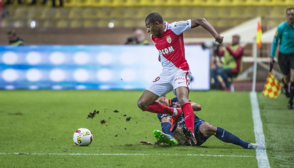 Килиан Мбаппе прорывается к воротам, Asmonaco.com
