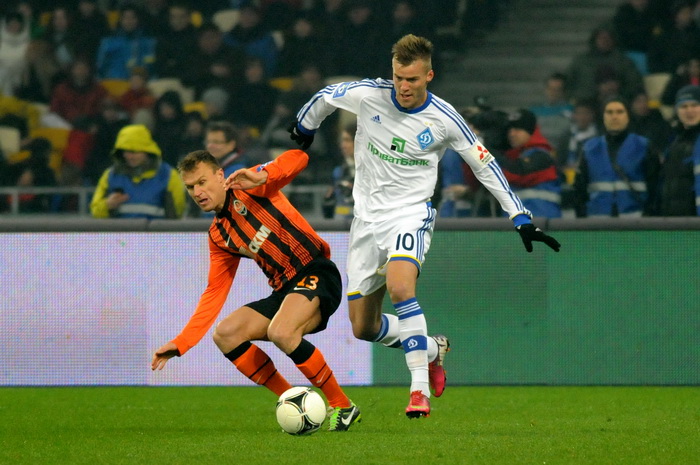 Андрей Ярмоленко (справа) против Вячеслава Шевчука, football.ua