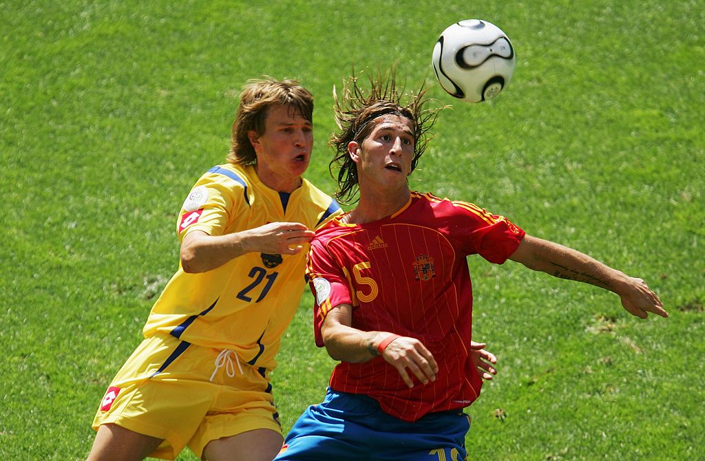 Руслан Ротань (слева) в матче за сборную Украины против Испании на ЧМ-2006, Getty Images