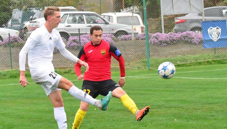 Константин Пархоменко здорово отыграл против запорожцев, fcbalkans.com.ua