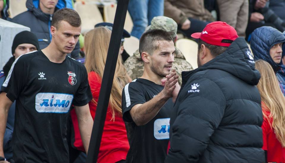 Володимир Мазяр дає настанови лідеру атак Вереса Руслану Степанюку, Veres.club