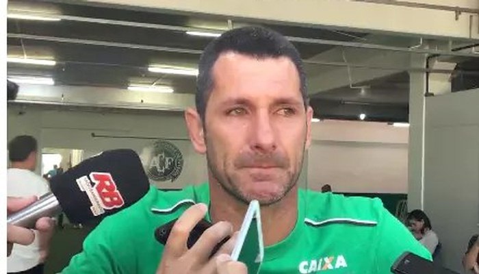 Голкипер Шапекоэнсе Нивалдо объявил о завершении карьеры - Чемпионат Бразилии