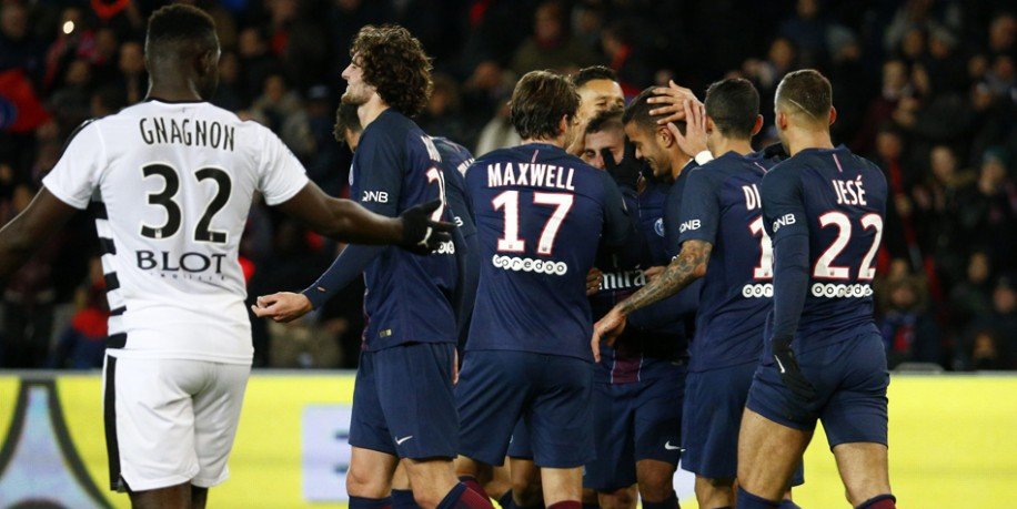 ПСЖ празднует очередной гол Ренну, Psg.fr