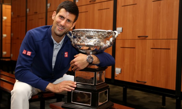 Джокович с кубком Australian Open, Getty Images