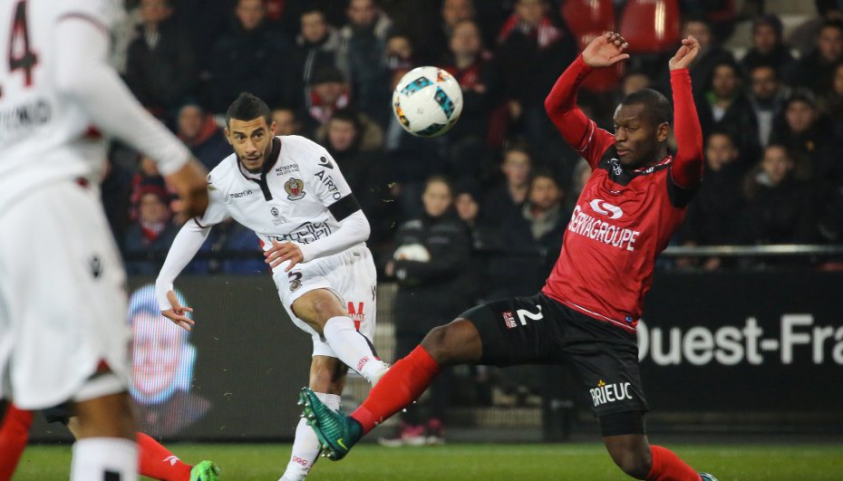 Юнес Бельханда забивает гол Генгаму, Ogcnice.com