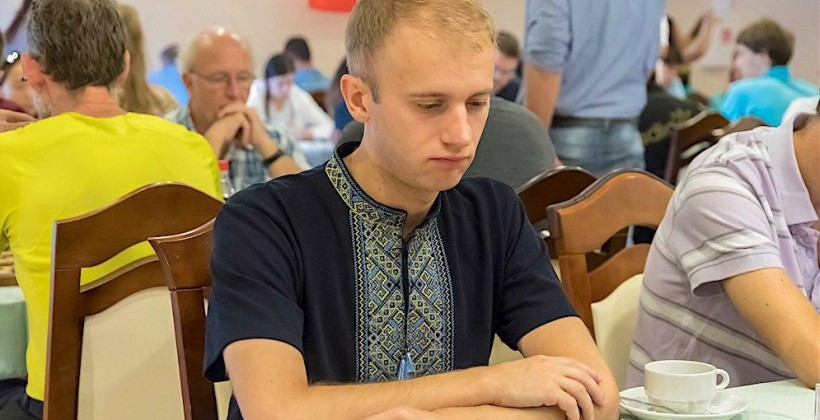 Шашки. Украинского гроссмейстера дисквалифицировали за вышиванку - Прочие виды спорта