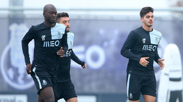 МЮ и Арсенал интересуются Данилу и Андре Силвой - A Bola - Чемпионат Англии
