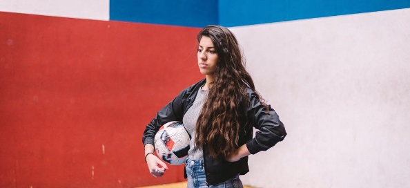 Лиза Зимуш: 17-летняя фристайлерша, издевающаяся над звездами футбола - Другая сторона
