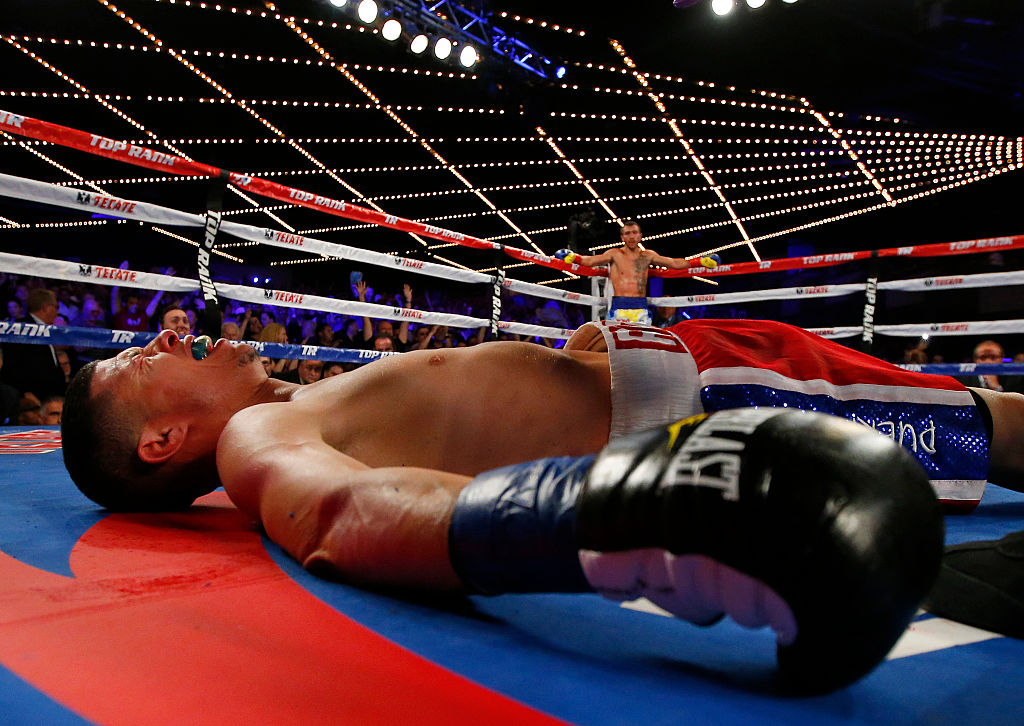 Нокаутированный Василием Ломаченко Роман Мартинес, Getty Images